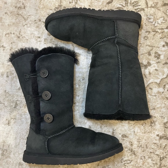 UGG Black‎ Bailey Button Triplet size 5 - Picture 1 of 6